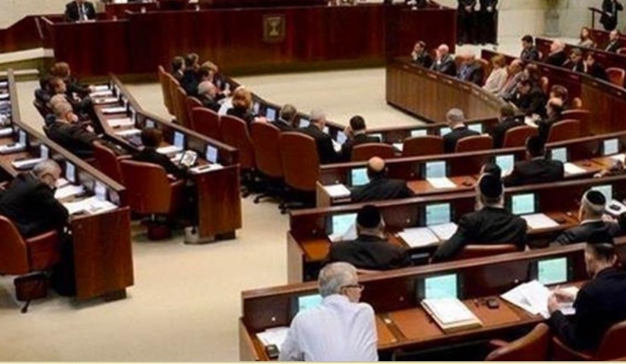 نشرة أخبار المساء: نائب الرئيس الأميركي يشعر ببعض الإهانة نتيجة موافقة الكنيسيت على مشروعي قانونين لضم الضفة الغربية ويؤكد ان إسرائيل لن تقوم بذلك