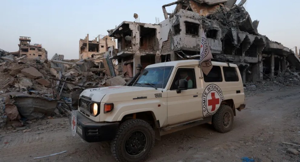 نشرة أخبار المساء: كتائب القسام تعلن أنها ستسلم جثة رهينة إسرائيلي في التاسعة مساء…