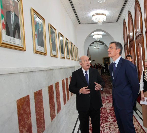الجزائر وإسبانيا 