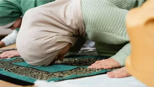 أزمة الصلاة في مول العرب