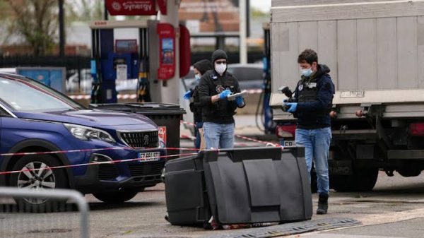 السلطات في فرنسا تعاين مكان حادث تراب