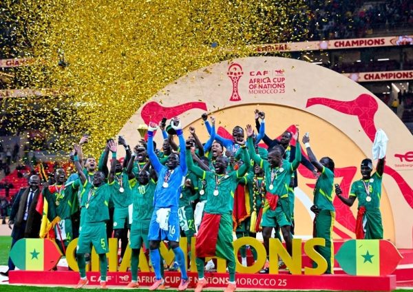 منتخب السنغال يحمل كأس إفريقيا 