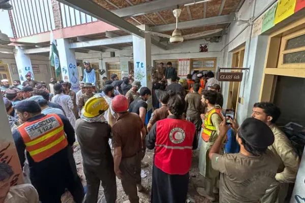 حادث سقوط سقف مدرسة في باكستان